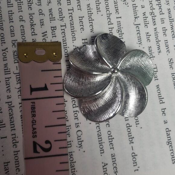 Vintage Silver Flower Brooch - Picture 3 of 6